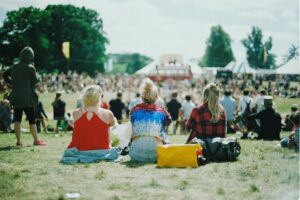 🎶 Concert ou festival : comment bien se préparer pour profiter à fond ? 🤘